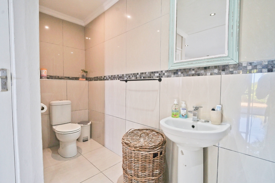 4 Bedroom Property for Sale in Winterstrand Eastern Cape
